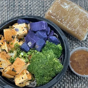 Tofu poke + soba, ulu mochi