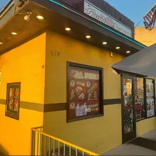 the outside of the restaurant