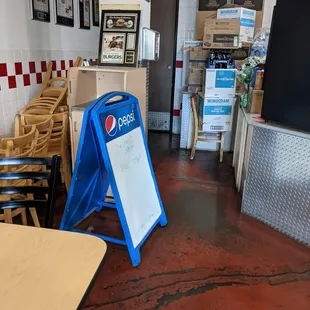 This clutter in the front of the store doesn&apos;t look good.