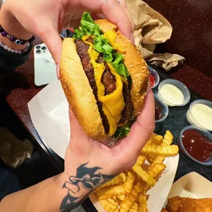 Mega Juicy Burger 3  Combo #4 Mega Juicy Cheeseburger 3/4lb