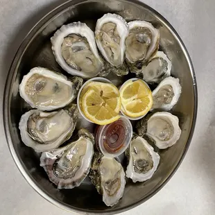 Raw oysters (12)