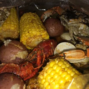 1/2 lb blue crab 1/2 crawdad  1/2 clams  Med garlic butter