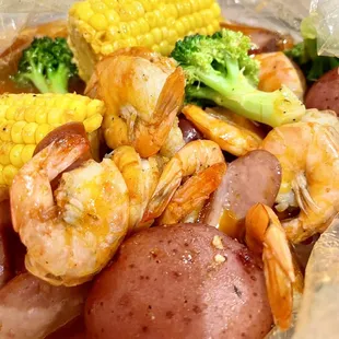 M2. Shrimp,  with extra corn and potatoes, added sausage.