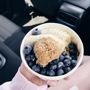 thunder bowl (no honey, extra bananas (instead of strawberries))