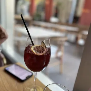 Red sangria (delicious)