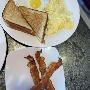 A La carte breakfast plate