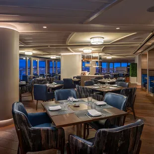 Dining Room features a Panoramic View of the Potomac River