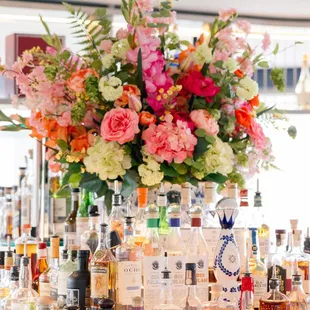 Florals on the bar are by Enchanted Florist