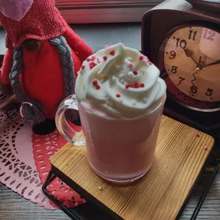 Raspberry sugar cookie latté