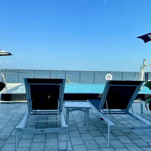 View of the pool and Tampa Bay from one of the tables