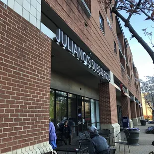 the outside of a restaurant