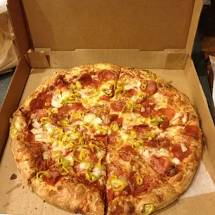 Large pepperoni, banana pepper, onion pizza.