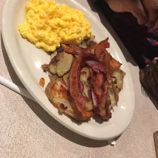Breakfast with bacon. The potatoes are fresh and crispy