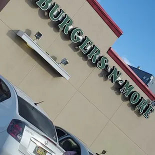 two cars parked in front of a restaurant