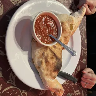 My wife loves the calzone, this is one of the best you find outside Italy