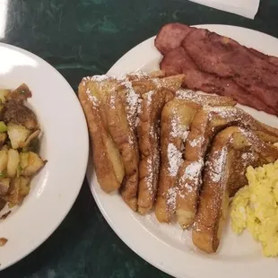 Big breakfast with turkey bacon and homefries