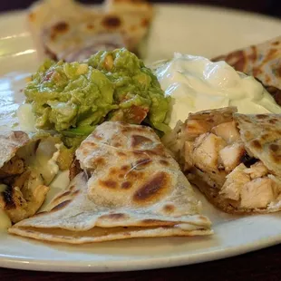 Steak and chicken quesadilla oh my goodness, so just get your mouth ready for a party in your mouth.