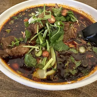 卤水牛肉面Braised Beef Noodle