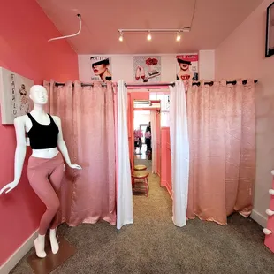 Dressing /Fitting Room