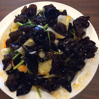 28. Flavored Black Fungus with Onion