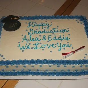 a graduation cake