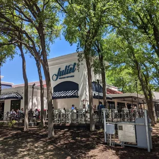 the outside of the restaurant