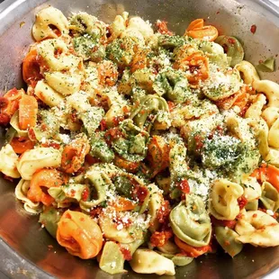 Cheese tortellini and sun-dried tomato pasta salad