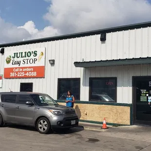 Julio&apos;s is poppin on Sat morning