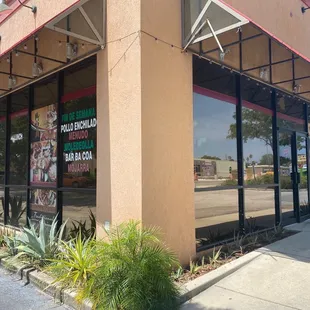 the outside of the restaurant