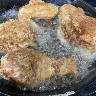 a frying pan of fried chicken