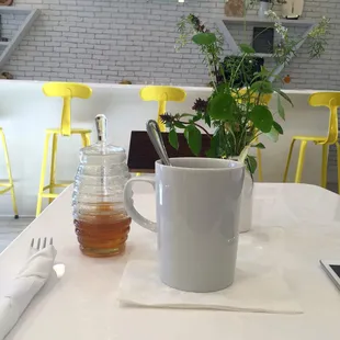 A robust green tea while I wait on my lunch....