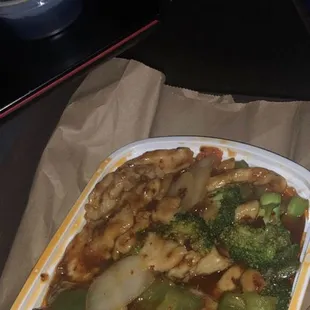 Chicken, broccoli, carrot, onion and bell pepper in a garlic sauce, extra spicy. DELICIOUS!!