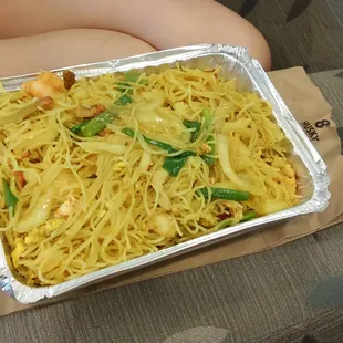 a tray of noodles and chopsticks