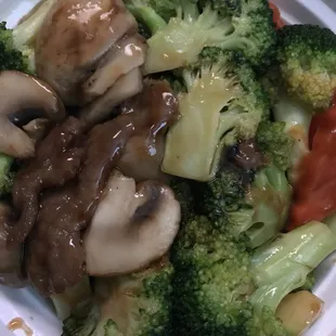 Beef with broccoli (added mushrooms)