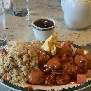 Sweet n&apos; Sweet and Sour Pork lunch special