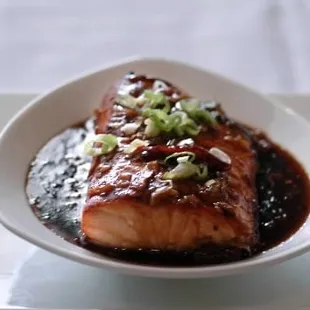 Grilled Salmon with Lo mein and Szechuan Stringbeans