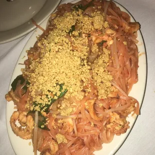 Pad Thai with chicken and shrimp
