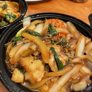 Seafood with ginger and scallion sauce