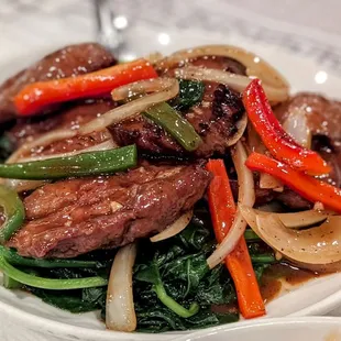 a plate of beef and vegetables