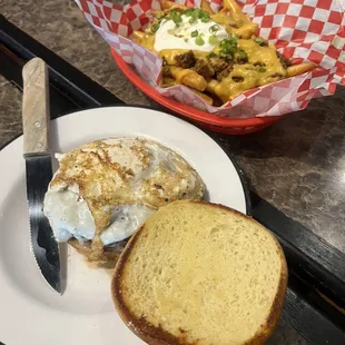K-pop burger and fries with chili.