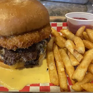 Fried Mac&amp;cheese burger