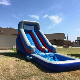 Front load water slide with detachable pool