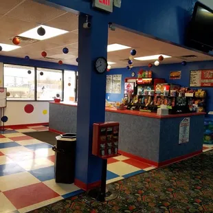 Jump!Zone Party Play Center - Florence, KY  859.283.5867 - Birthday Parties, Inflatables, Mai Pizza, Icee, Bunny Blue Ice Cream