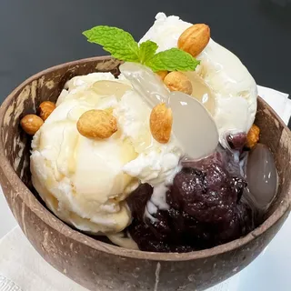Coconut Ice Cream with Pandan Sticky Rice