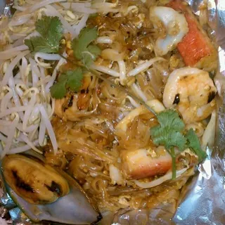 802 Seafood Pad Thai