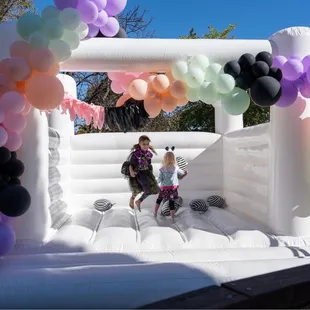 White luxury bounce castle in Livermore.