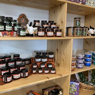 Jellies, green chili sauce, crackers