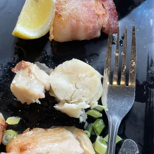 Look closely. That is not a scallop.