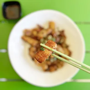 云南酸腌菜火腿炒肠粉 Cheung Fun Stir-Fried w/ ham, chives ($15.99)