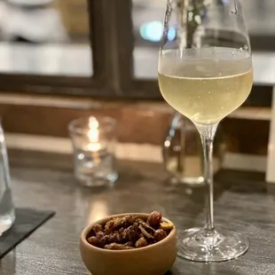 Spicy peanuts and Cava